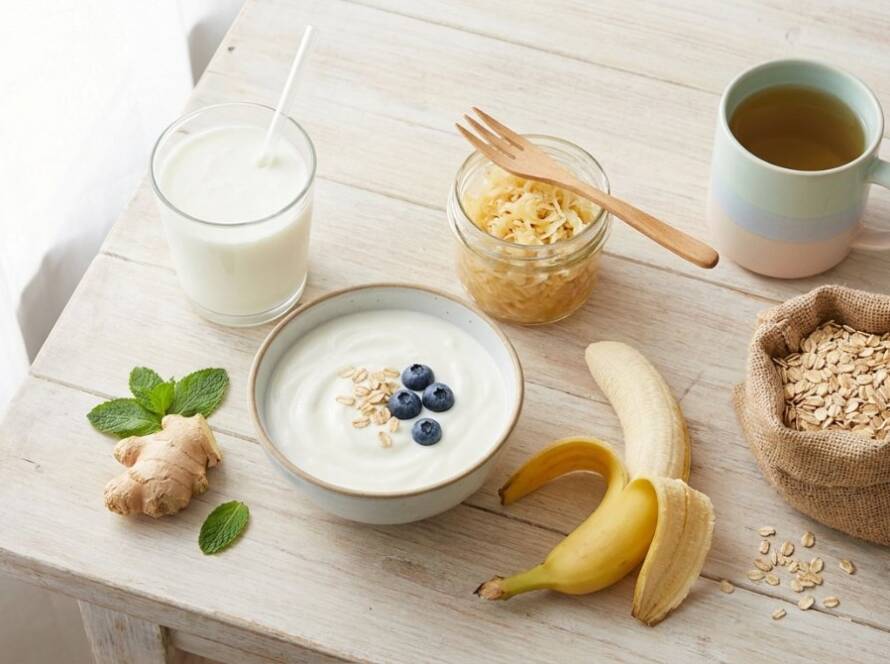 Bağırsak sağlığını destekleyen besinler: kefir, yoğurt, muz, yulaf, zencefil ve nane çayı